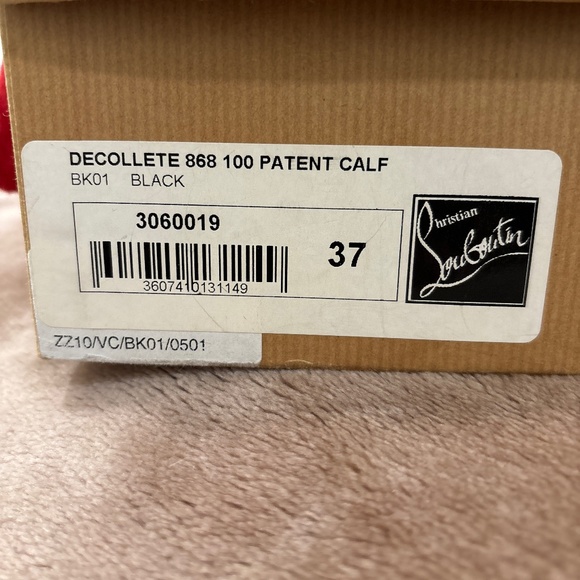 Christian Louboutin - Picture 7 of 7